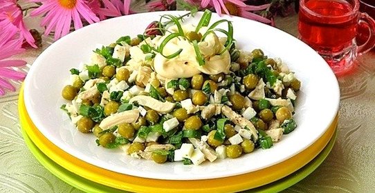 Салат из консервированных кальмаров