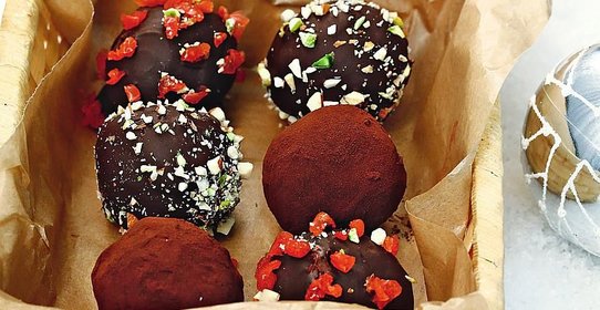 Трюфели с вяленой вишней