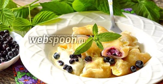 Вареники с черникой, творогом и мятой
