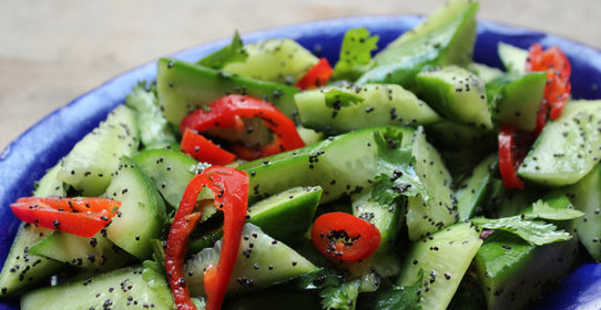 Салат из огурцов с маком