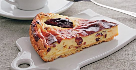 Творожный пирог с сушеными финиками