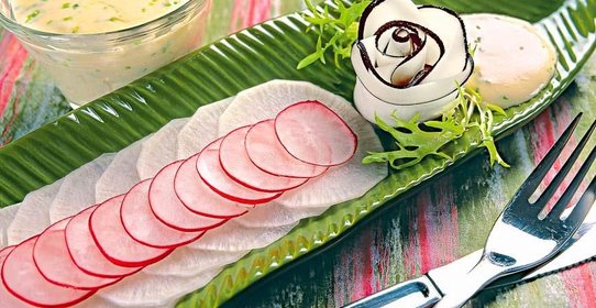 Салат из редиса, редьки и дайкона