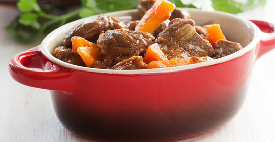 Свинина с овощами в горшочке