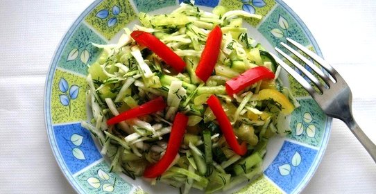 Салат с капустой Хрустящий бум