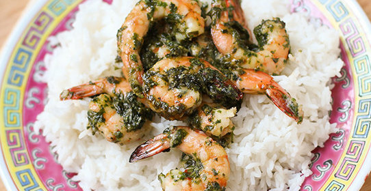 Креветки, маринованные в зеленом соусе