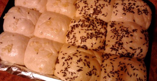 Пампушки с чесноком и тмином