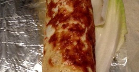 Яичный рулет с курицей, грибами и творогом