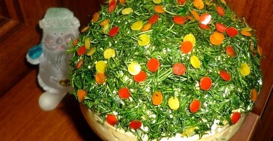 Новогодний салат с печенью трески