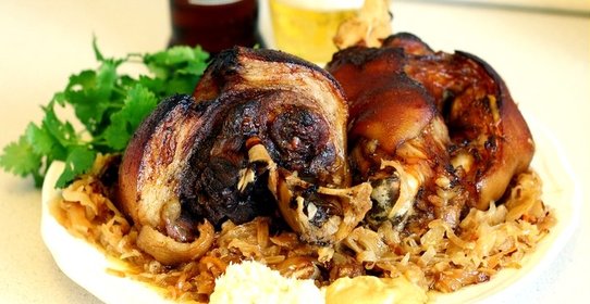 Рулька в пиве с кислой капустой