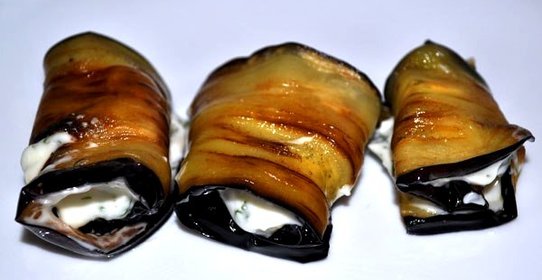 Рулеты из баклажанов с чесноком