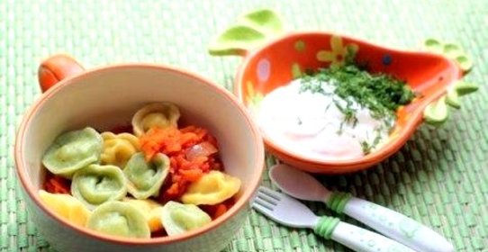 Разноцветные пельмени с рыбой