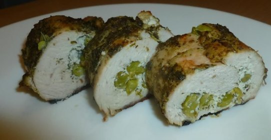 Рулет из индейки с горошком