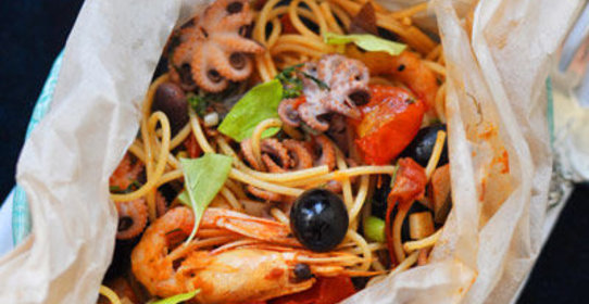 Спагетти с морепродуктами в конверте