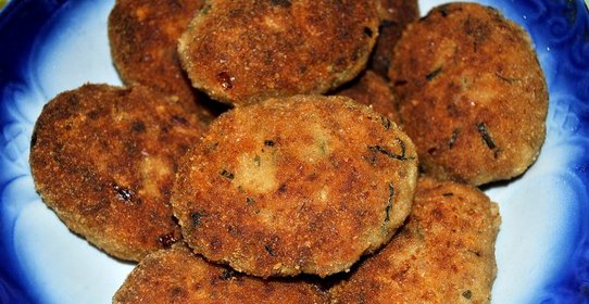 Мраморные котлеты с начинкой из сыра