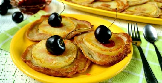 Банановые оладьи с ананасом