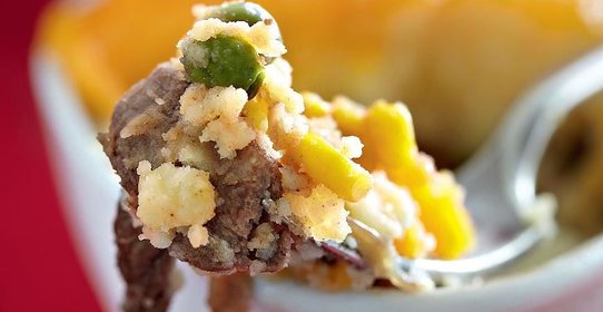 Пирог пастуха с говядиной и овощами