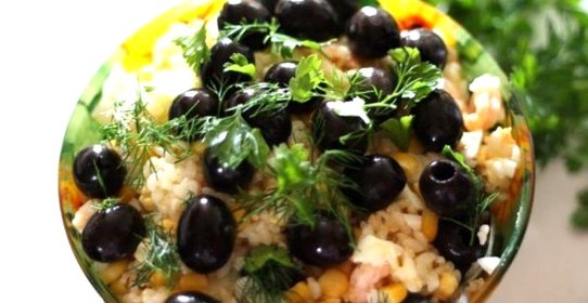 Салат с рисом и кукурузой
