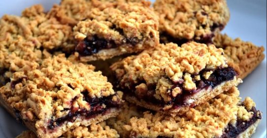 Пирог с вишневым вареньем