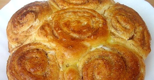 Дрожжевой пирог с корицей