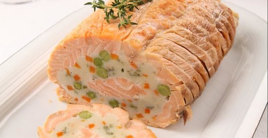 Праздничный рулет из лосося