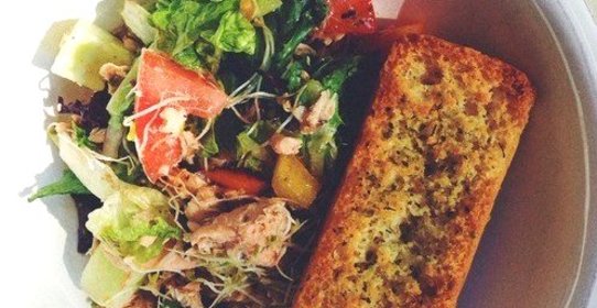 Салат с тунцом и томатами