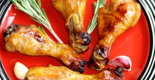 Голень в хойсиново-медовой глазури