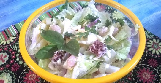 Хрустящий салат с фасолью и айсбергом