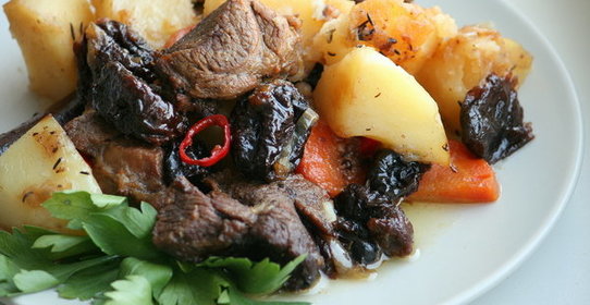 Острая баранина с черносливом