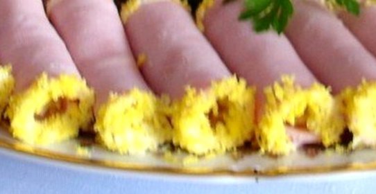 Ветчинные рулетики с чесночно-яичной начинкой