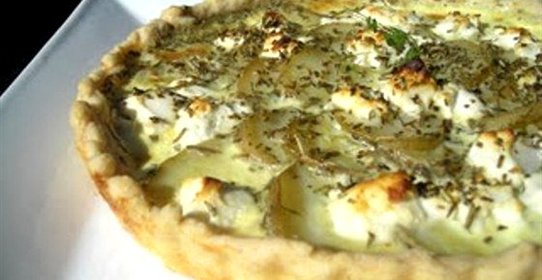 Пирог с грушами и сыром рокфор