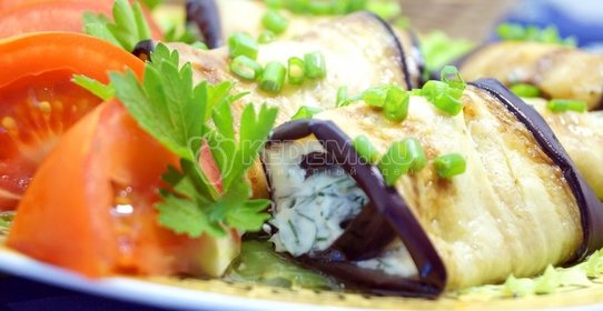 Рулетики из баклажанов с чесноком «Мио»