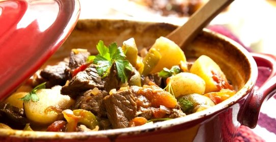 Гуляш в горшочках