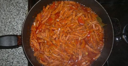 Гуляш из колбасы
