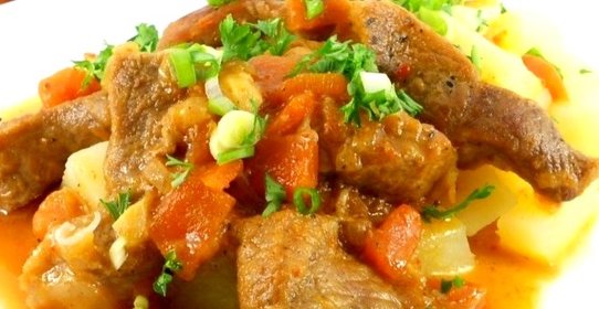 Тушеная свинина с подливкой