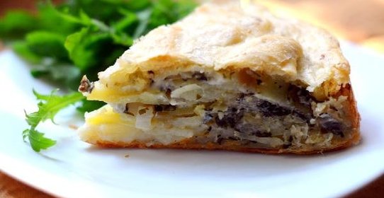 Слоеный пирог с картошкой и голубым сыром (spanokopita variation)
