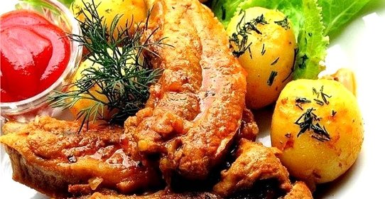 Свиные ребрышки, тушеные в казане