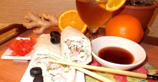 Рулет из лаваша с начинкой из сосисок крабового мяса и сыра Дружба