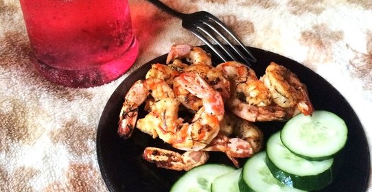 Королевские креветки с чесноком и зеленью