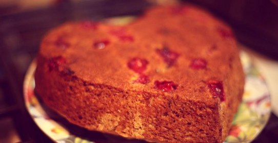 Пышный вишневый пирог на скорую руку