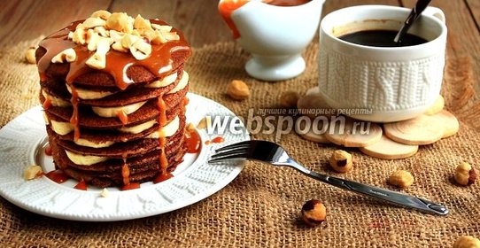 Шоколадно-ржаные блинчики с карамельным соусом