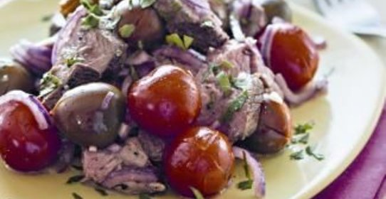 Дачный салат из вырезки на гриле