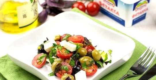 Салат с оливками