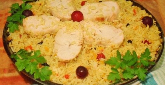 Плов из индейки с вишней и изюмом