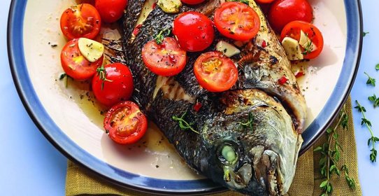Рыба с помидорами в греческом стиле