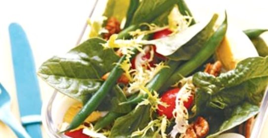 Салат с фасолью, яйцами и помидорами