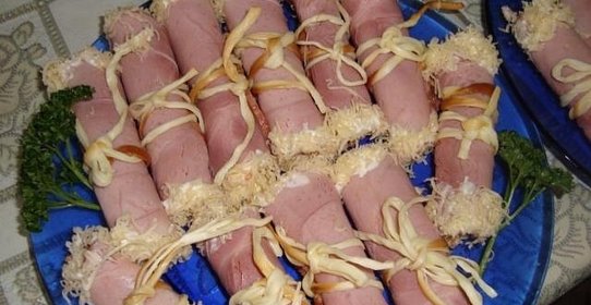 Рулетики с сыром и чесноком