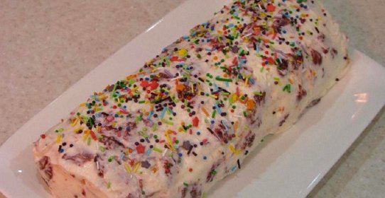 Клубничный рулет