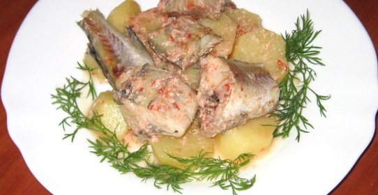 Минтай запеченный с картофелем