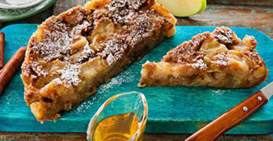 Яблочный пудинг из черного хлеба в мультиварке