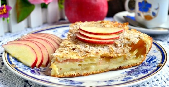 Наливной пирог с яблоками и хрустящей овсяной корочкой